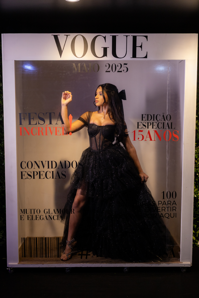 Capa de revista personalizada com a debutante, criada como decoração da festa