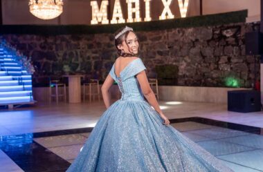 Uma noite azul de encanto: os XV anos de Mariana
