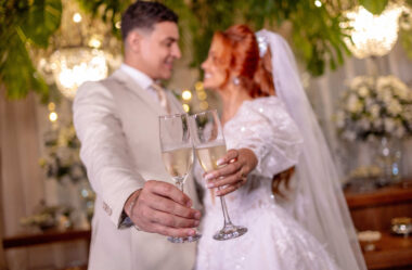 Luzes quentes e verde exuberante: Confira o casamento encantador de Mario & Evylleen