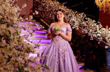 Os 15 anos de Carolina: uma festa elegante em tons de lilás